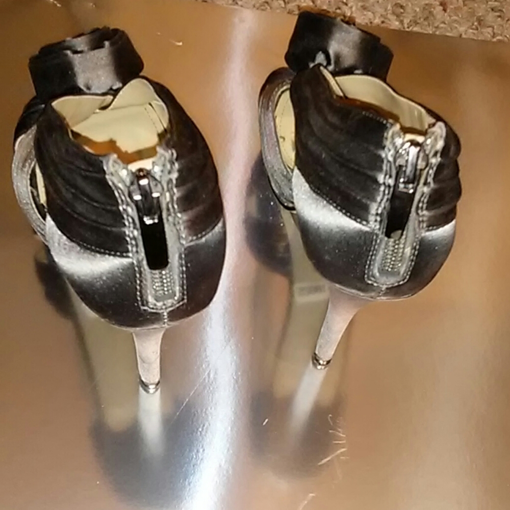 Dark Grey Glitter ENZO ANGIOLINI Heels Size 6 - Picture 3 of 8